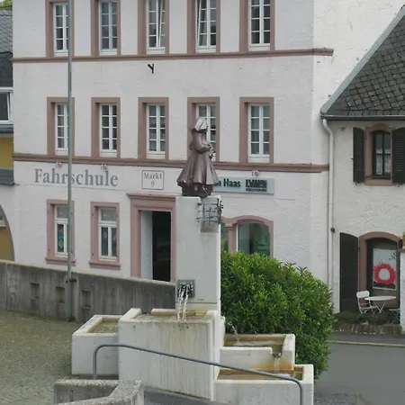 Um Die Ecke Apartment *