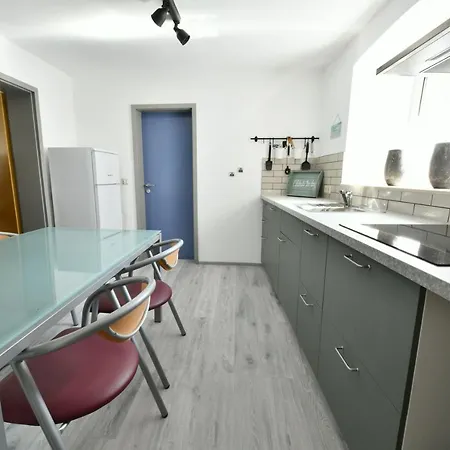 Um Ecke *